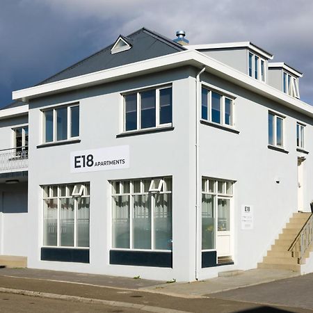 E18 Apartments อาคูเรย์รี ภายนอก รูปภาพ