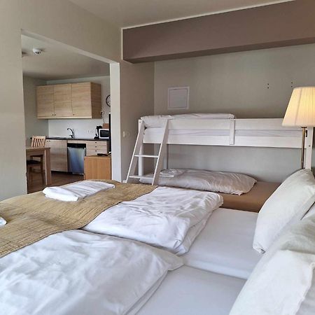 E18 Apartments อาคูเรย์รี ภายนอก รูปภาพ