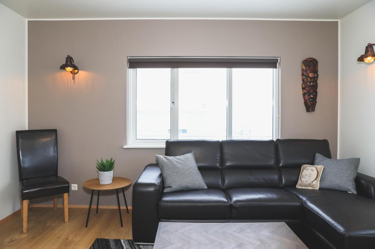 E18 Apartments อาคูเรย์รี ภายนอก รูปภาพ