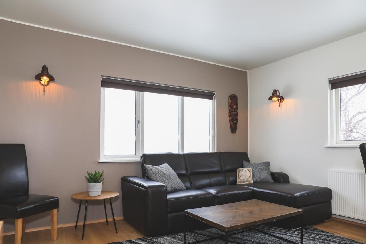 E18 Apartments อาคูเรย์รี ภายนอก รูปภาพ