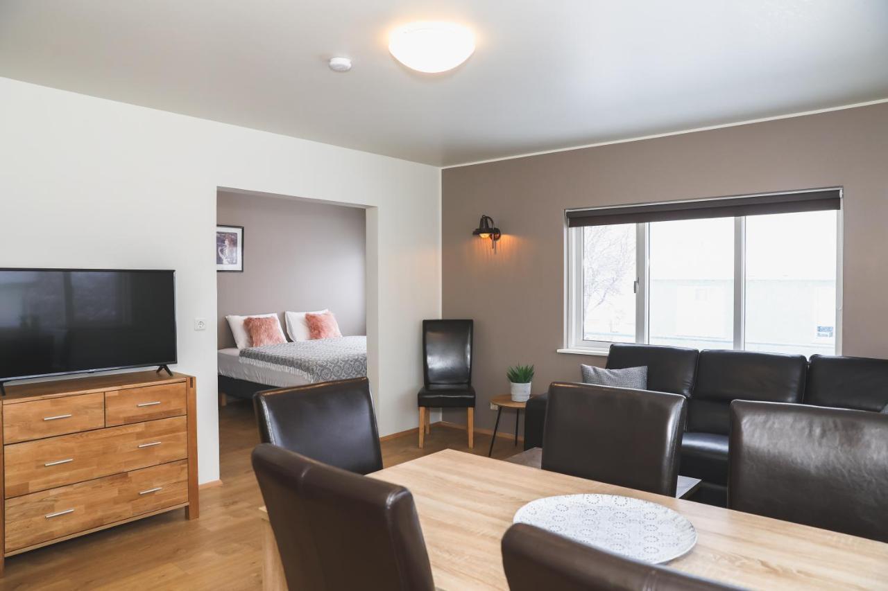 E18 Apartments อาคูเรย์รี ภายนอก รูปภาพ