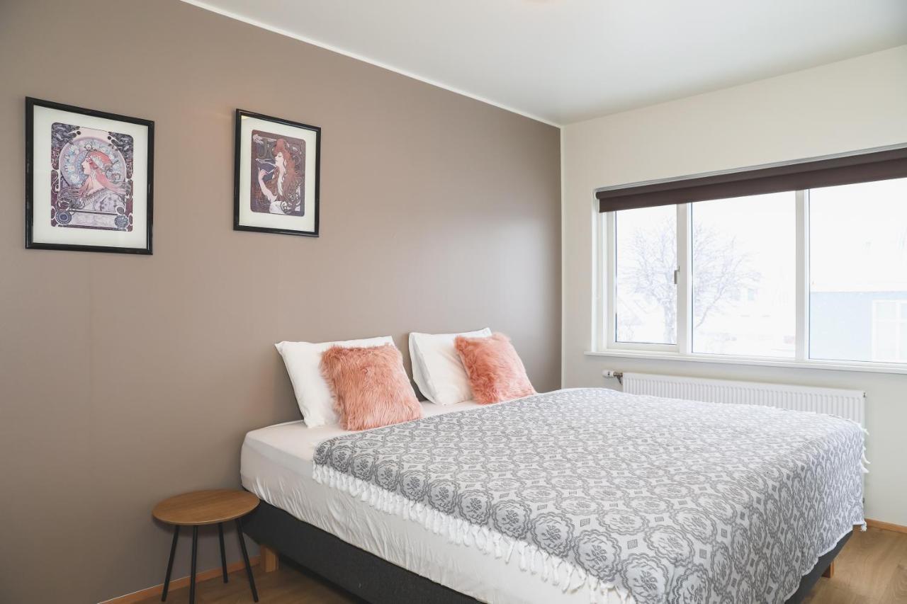 E18 Apartments อาคูเรย์รี ภายนอก รูปภาพ