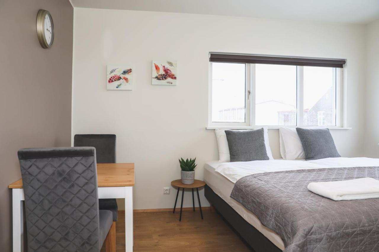 E18 Apartments อาคูเรย์รี ภายนอก รูปภาพ
