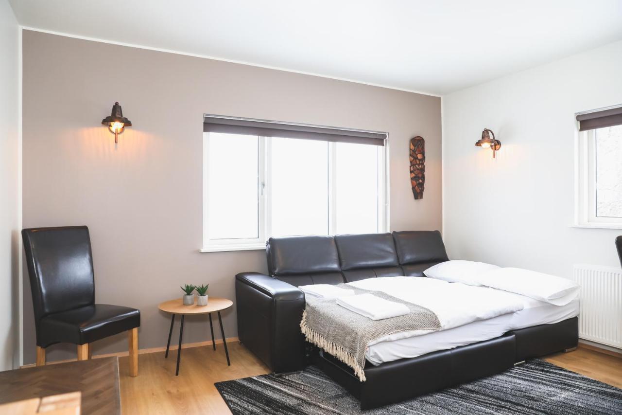 E18 Apartments อาคูเรย์รี ภายนอก รูปภาพ