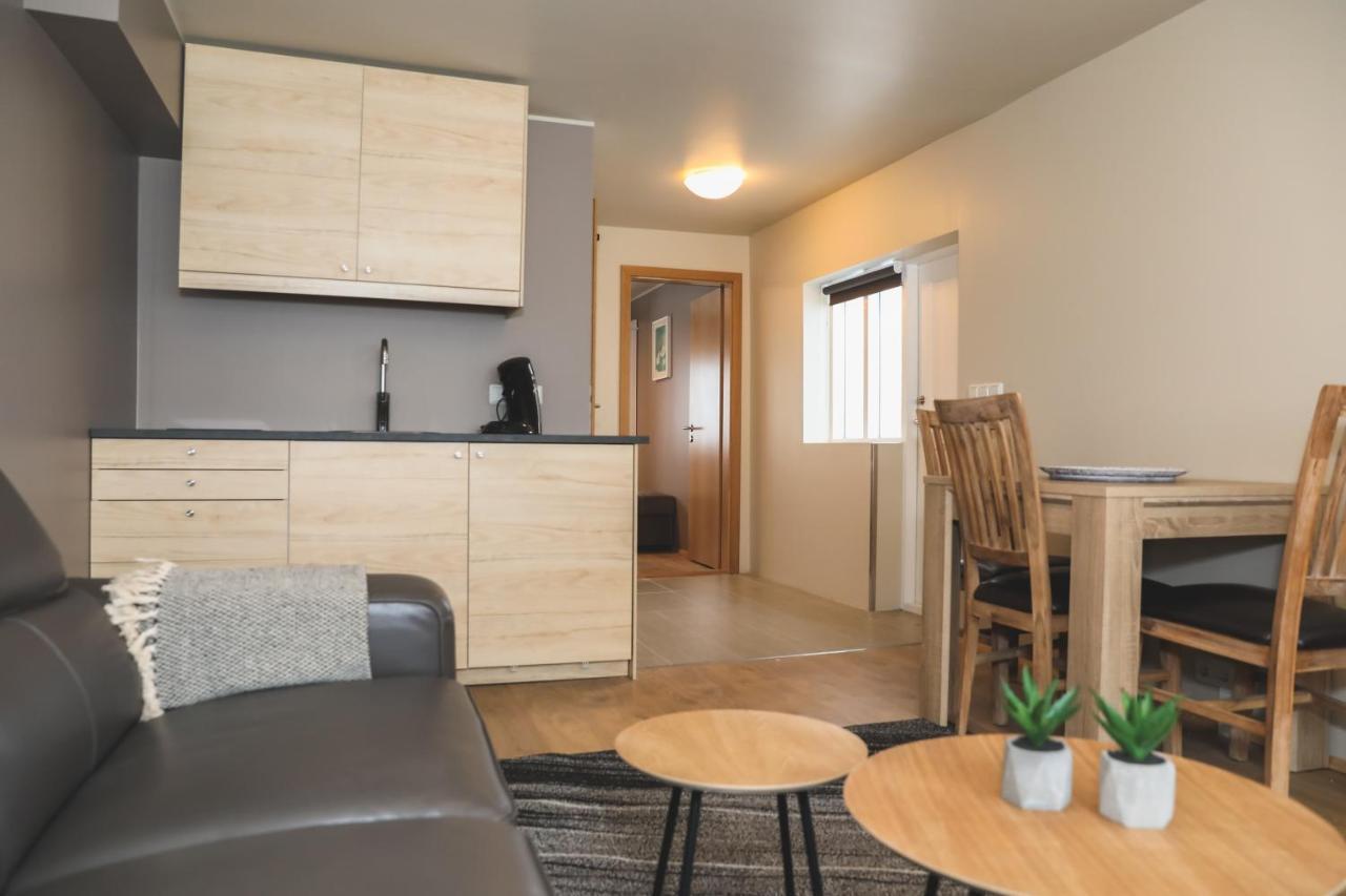 E18 Apartments อาคูเรย์รี ภายนอก รูปภาพ