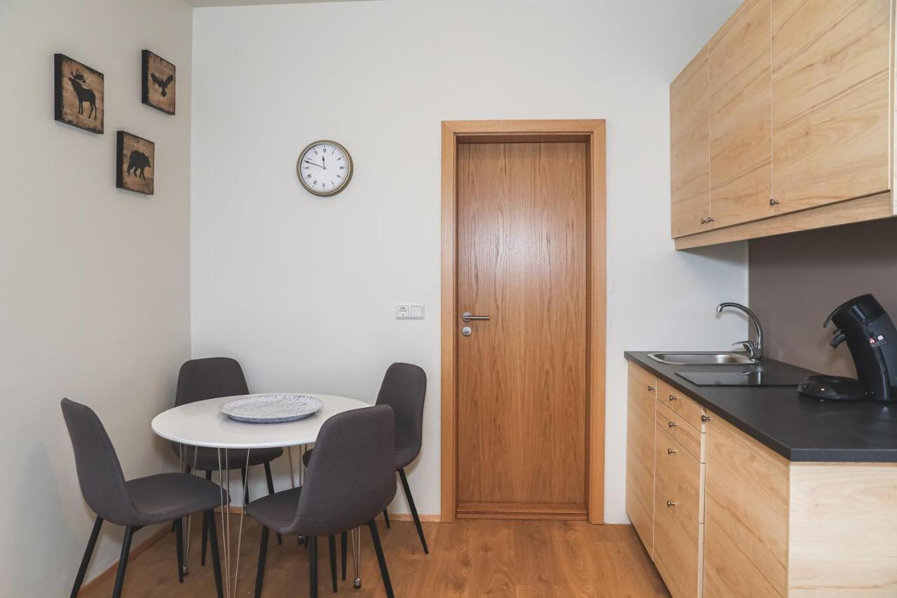 E18 Apartments อาคูเรย์รี ภายนอก รูปภาพ