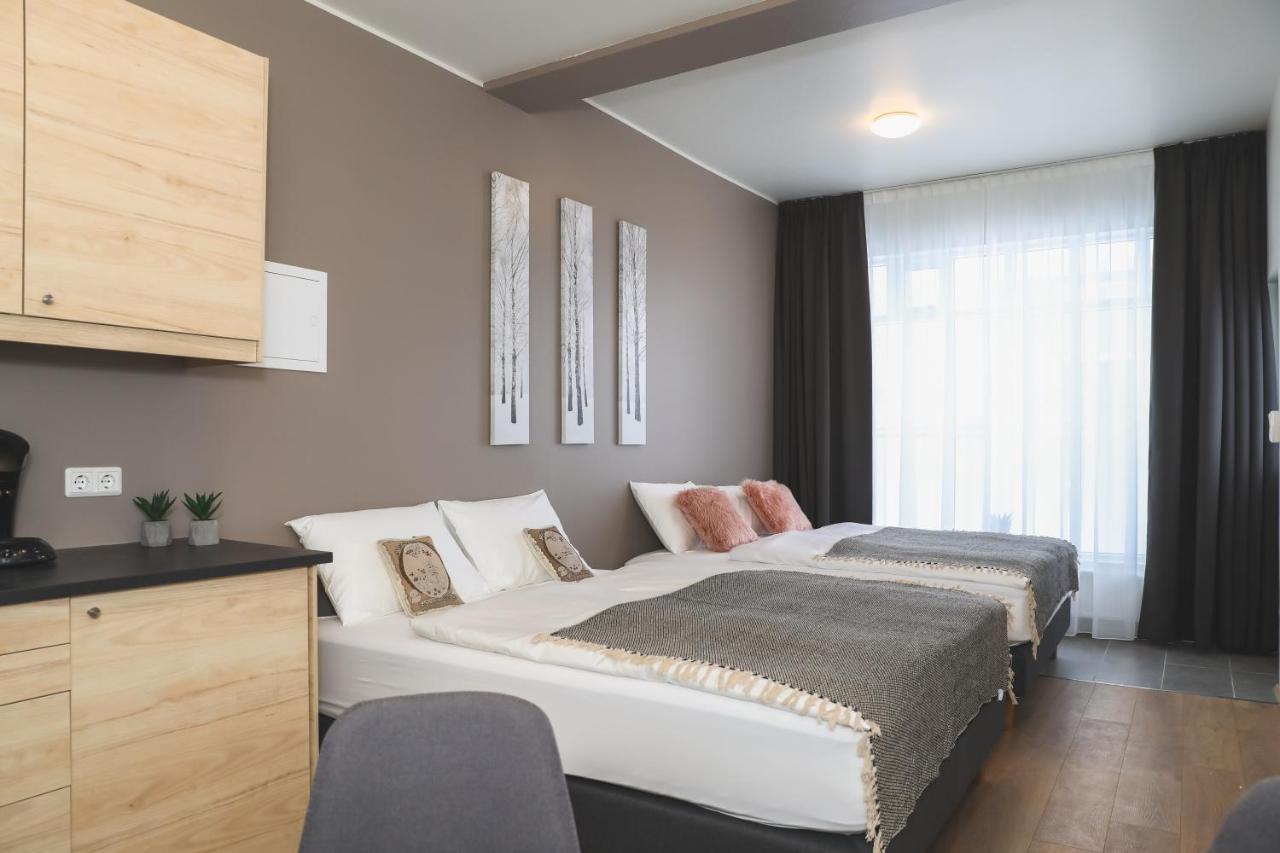 E18 Apartments อาคูเรย์รี ภายนอก รูปภาพ