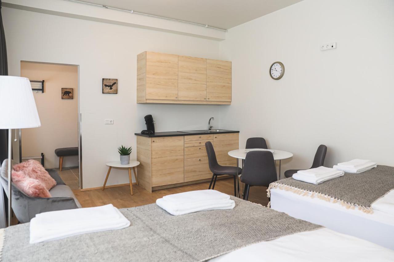 E18 Apartments อาคูเรย์รี ภายนอก รูปภาพ