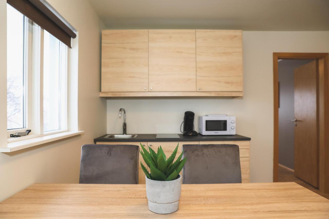 E18 Apartments อาคูเรย์รี ภายนอก รูปภาพ