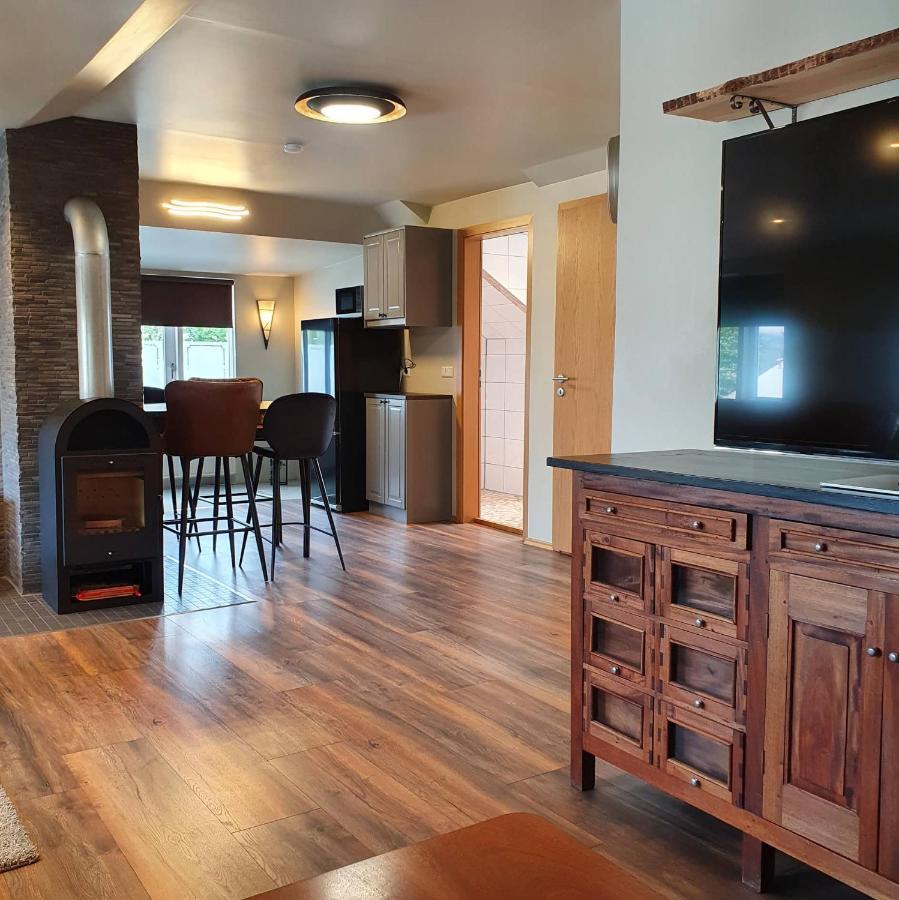 E18 Apartments อาคูเรย์รี ภายนอก รูปภาพ