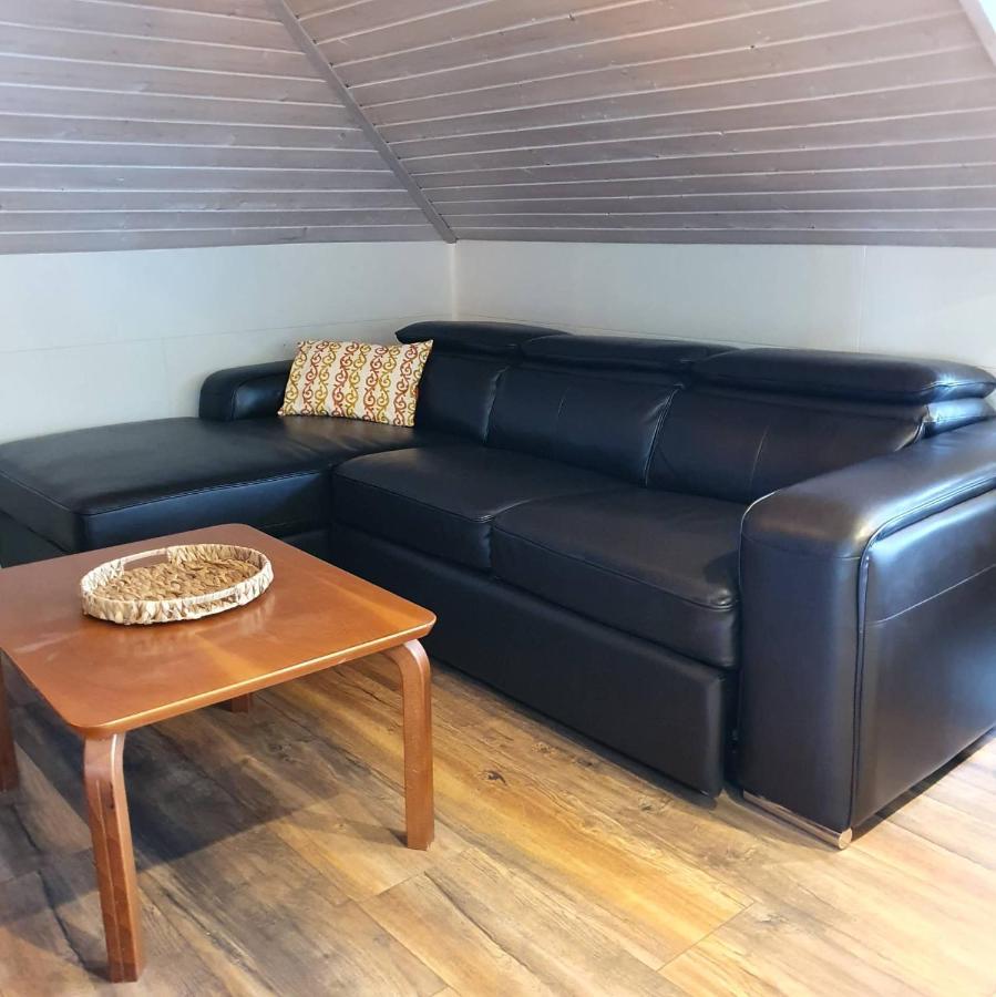 E18 Apartments อาคูเรย์รี ภายนอก รูปภาพ