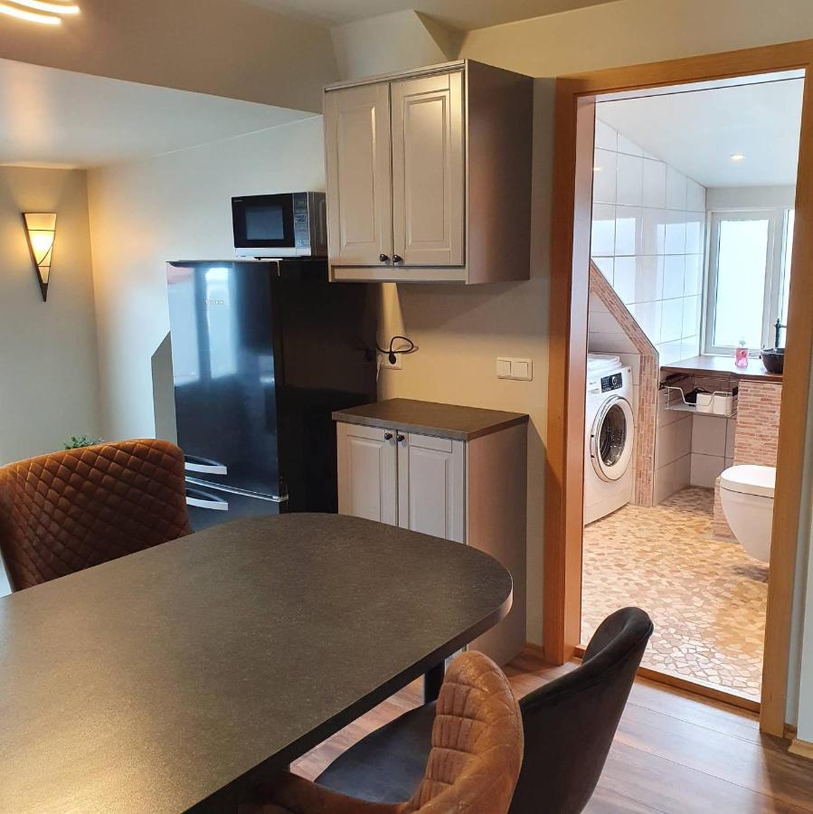 E18 Apartments อาคูเรย์รี ภายนอก รูปภาพ