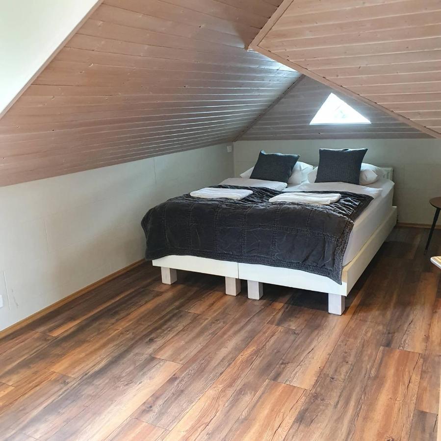 E18 Apartments อาคูเรย์รี ภายนอก รูปภาพ