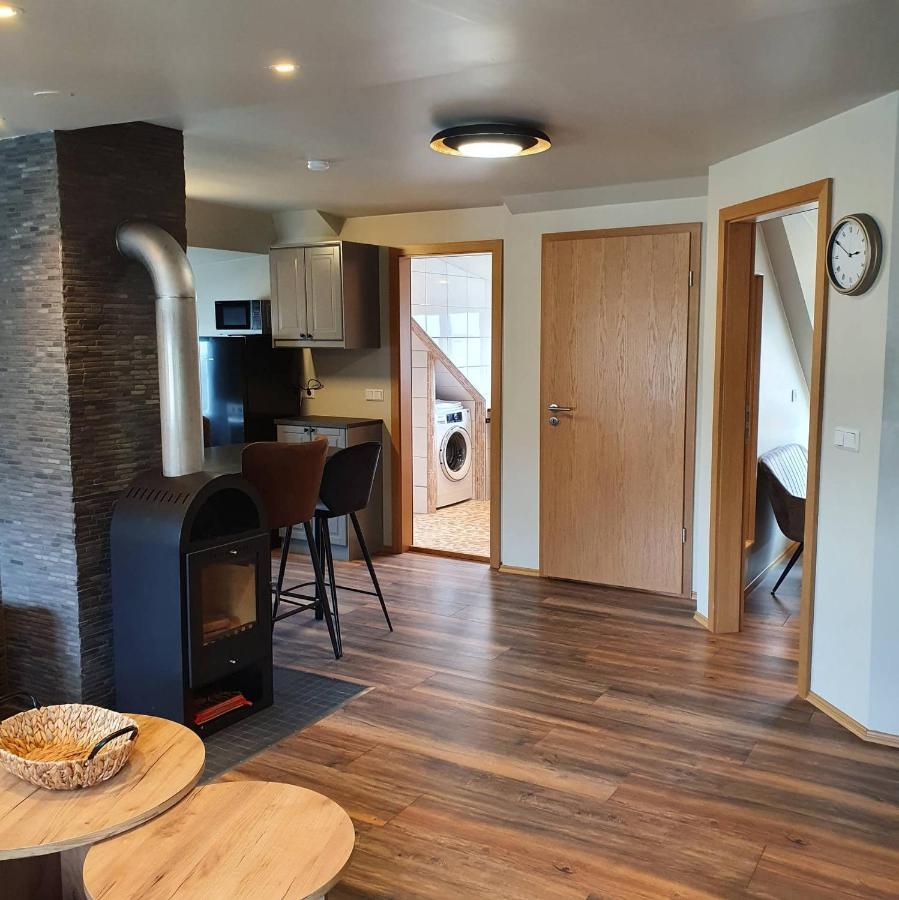 E18 Apartments อาคูเรย์รี ภายนอก รูปภาพ