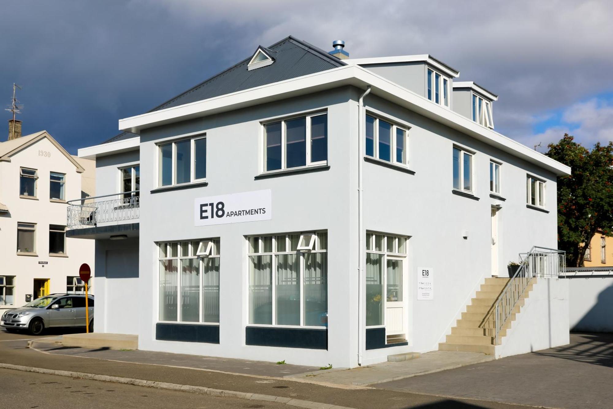 E18 Apartments อาคูเรย์รี ภายนอก รูปภาพ