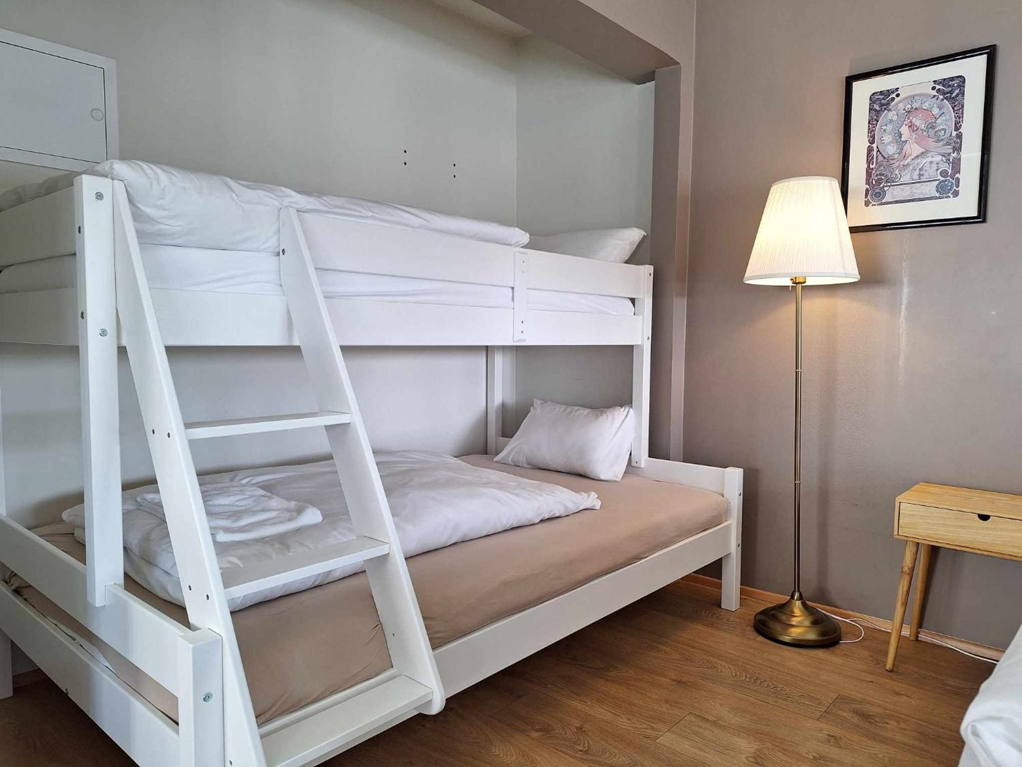 E18 Apartments อาคูเรย์รี ภายนอก รูปภาพ