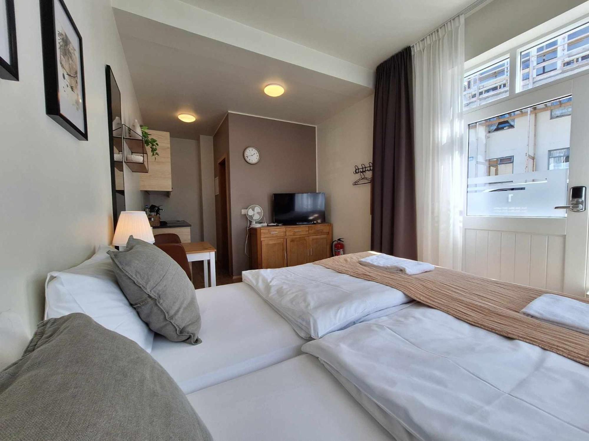 E18 Apartments อาคูเรย์รี ภายนอก รูปภาพ